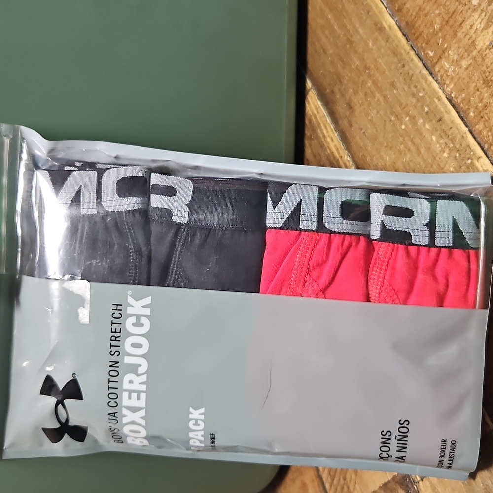 Under Armour Boys’ Core Cotton Boxer Briefs: 4 Pack: BLACK/RED: NEW IN PACK: S